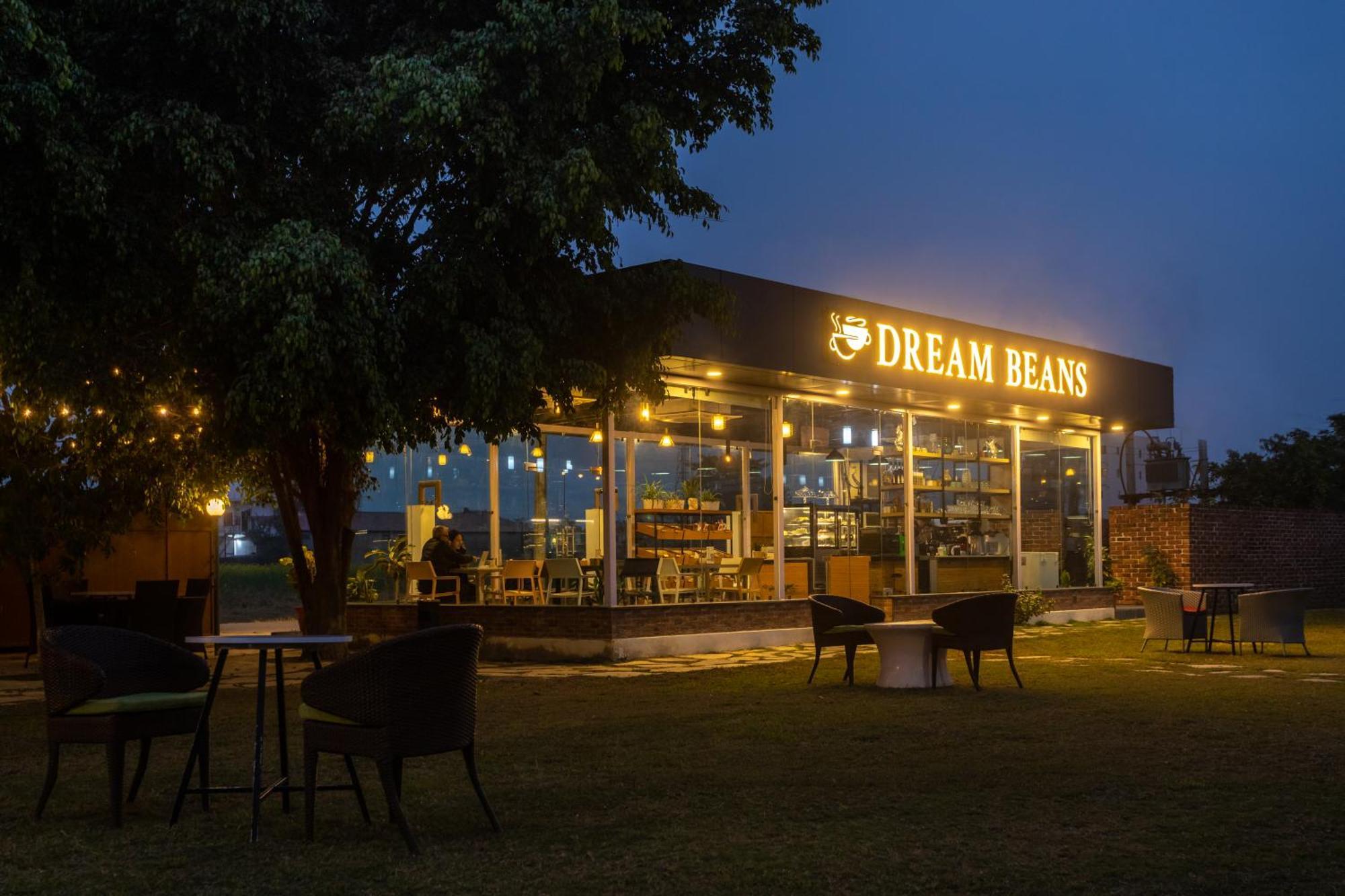 Dreamland Gold Resort & Hotel Bhairāhawā Eksteriør billede
